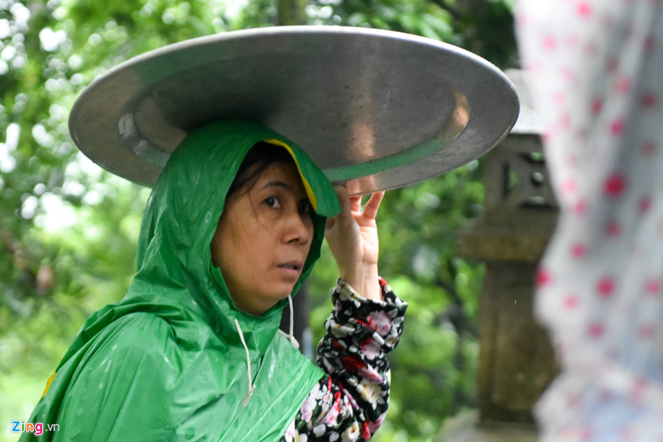 Hàng chục nghìn người đội mưa về dự lễ Giỗ Tổ Hùng Vương